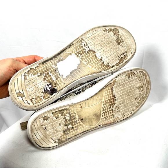 Tommy Bahama Faux Snakeskin Slip-On Sneakers Neutral Casualcore Size 10 Resort - Picture 12 of 12